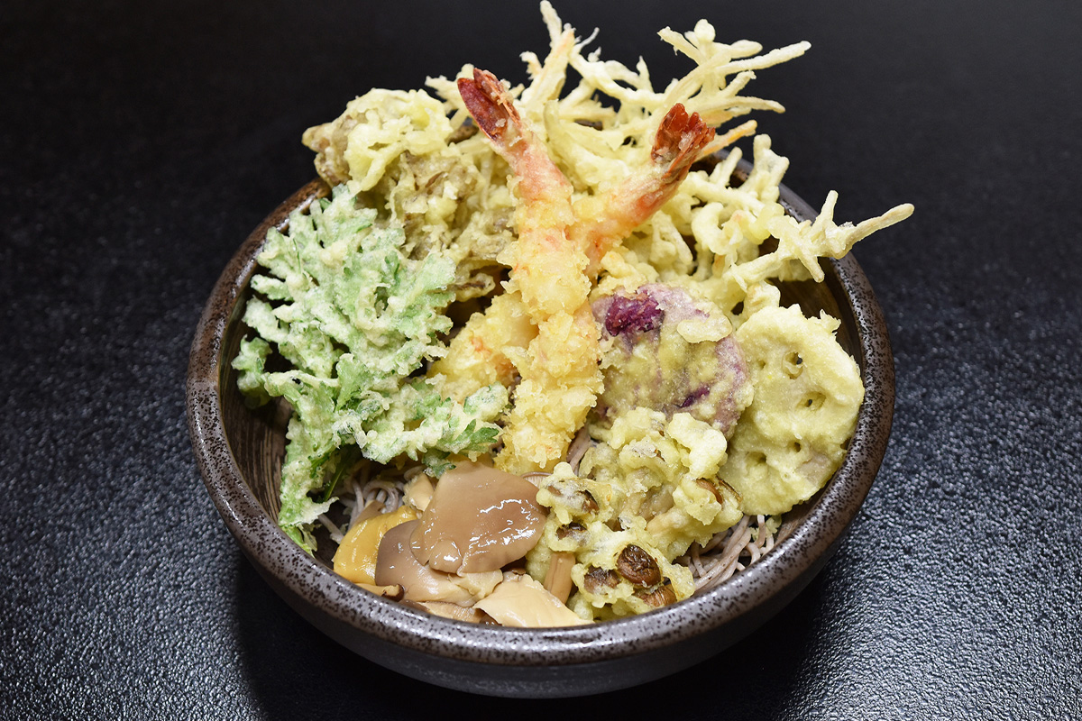季節の天ぷらのぶっかけそば 和食処 かじか亭 季節の天ぷらのぶっかけそば 和食処 かじか亭